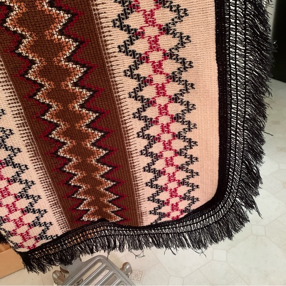 VTG woven poncho with zigzag pattern, fringe and shawl collar. Brown & tan. OS - Picture 6 of 7